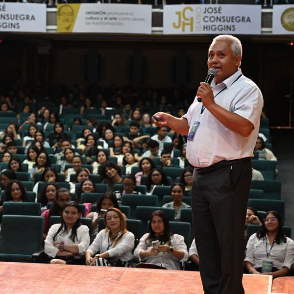 Dr. Juan Carlos Ángeles en Congreso de Colombia